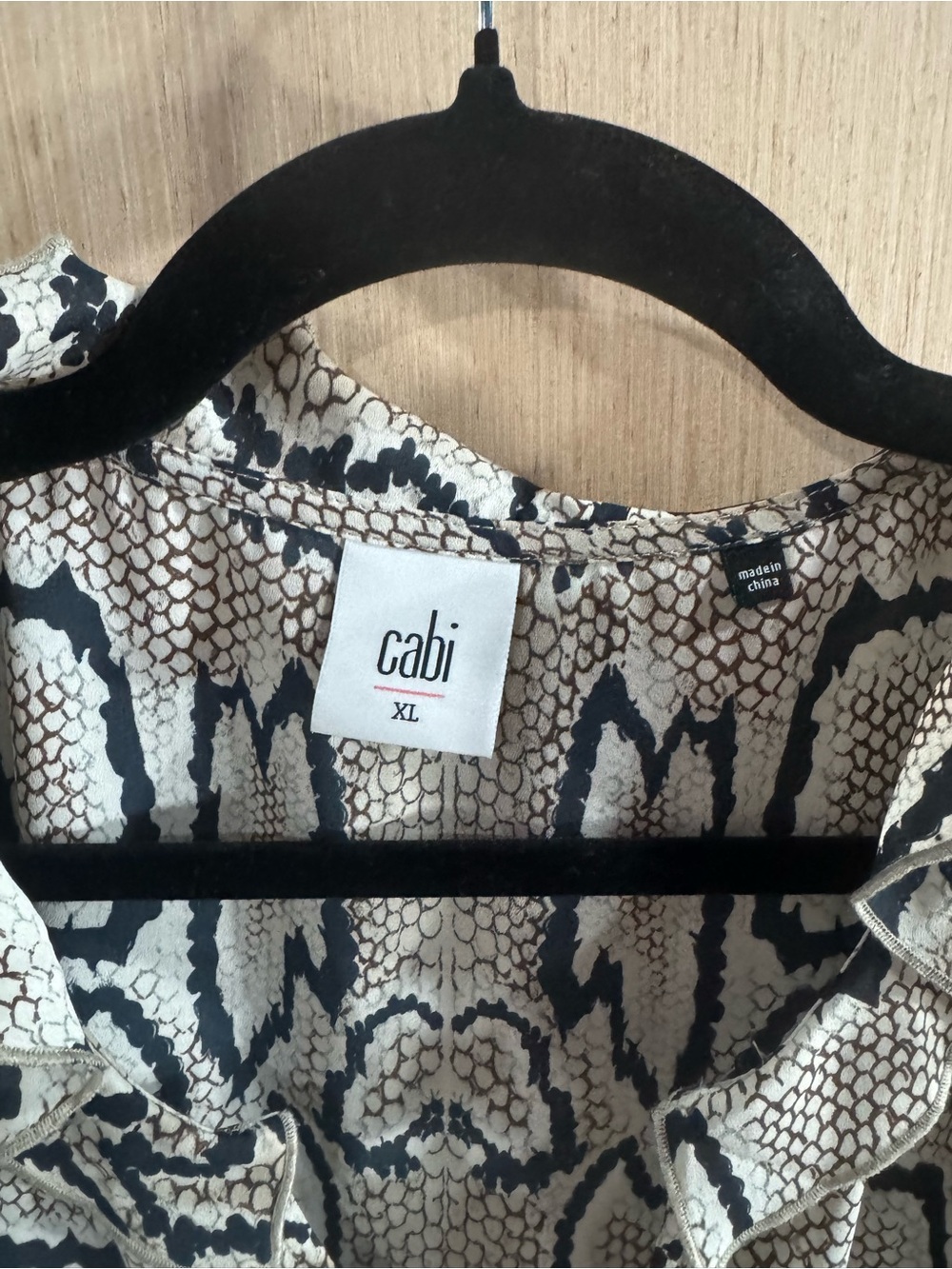 CAbi Snake-Print V-Neck Blouse in Cream & Black Size XL - Picture 2 of 5